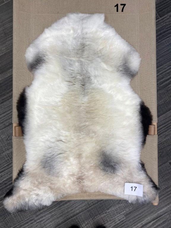 Icelandic Shorn Sheepskin Rug - Dark Edges