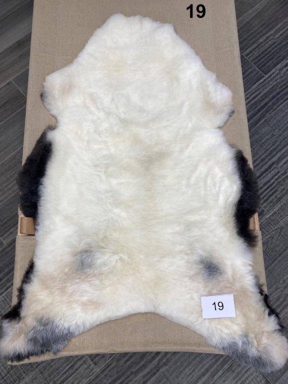 Icelandic Shorn Sheepskin Rug - Dark Edges