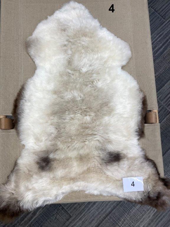 Icelandic Shorn Sheepskin Rug - Dark Edges