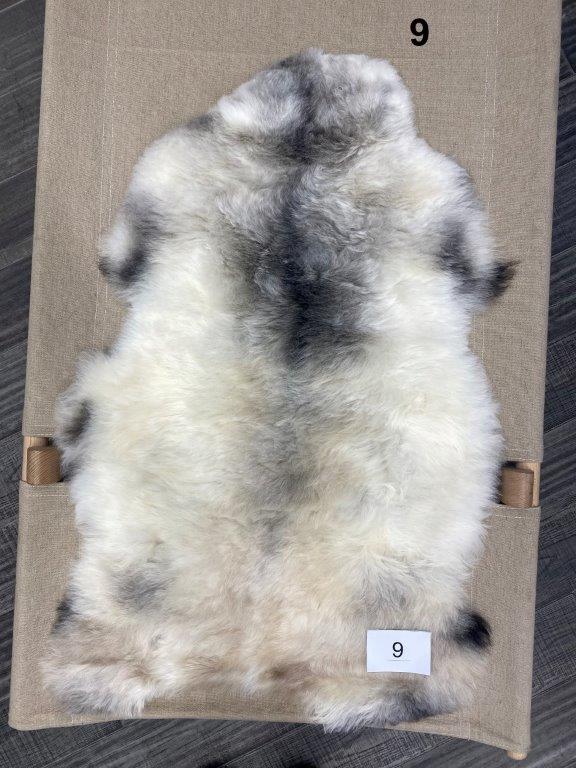 Icelandic Shorn Sheepskin Rug - Dark Edges