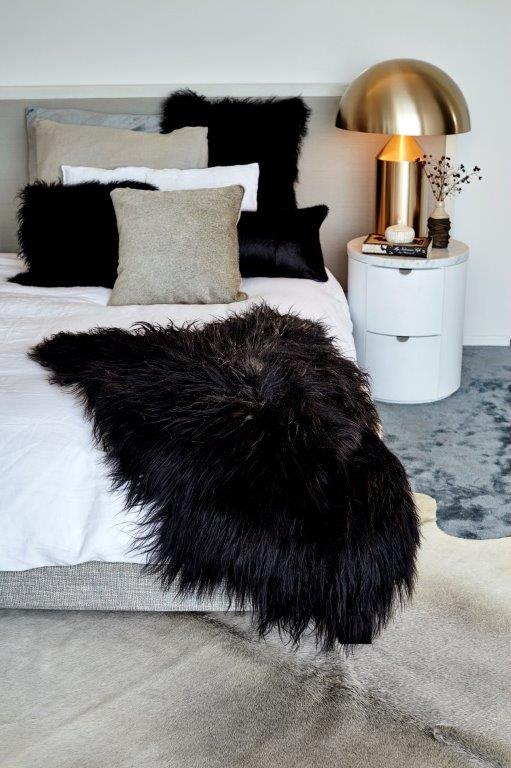 Icelandic Sheepskin Rug - Dark Brown/Black