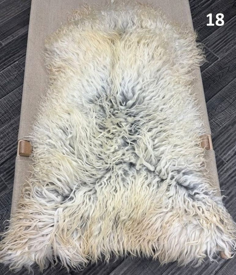 Greenlandic Sheepskin Rug – Long Wool Natural Hide | Premium Sheepskin