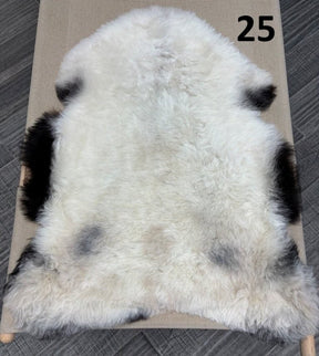 Icelandic Sheepskin Rug – Shorn, Dark Edged