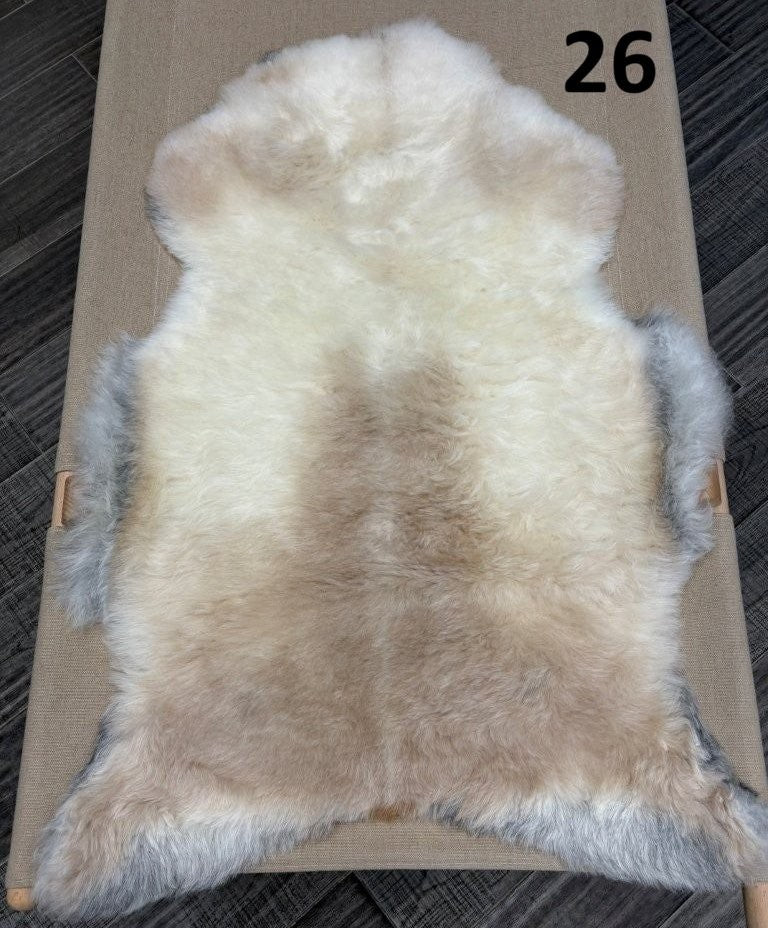 Icelandic Sheepskin Rug – Shorn, Dark Edged