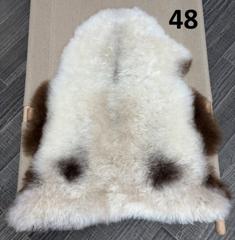 Icelandic Sheepskin Rug – Shorn, Dark Edged