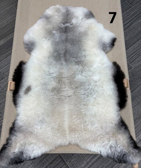 Icelandic Sheepskin Rug – Shorn, Dark Edged