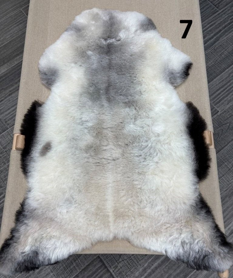 Icelandic Sheepskin Rug – Shorn, Dark Edged